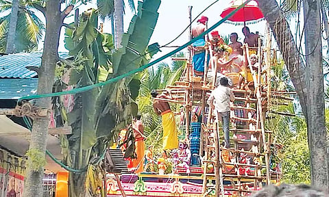 கள்ளங்காடு மகா கணபதி திருக்கோயில் கும்பாபிஷேகம் நடந்தது.
