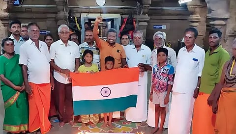 சந்திரயான் விண்கலம் நிலவில் கால் பதித்ததை முன்னிட்டு  திருச்செங்கோட்டில் 108 நெய் தீபம் ஏற்றி வெற்றி விழா கொண்டாடப்பட்டது.