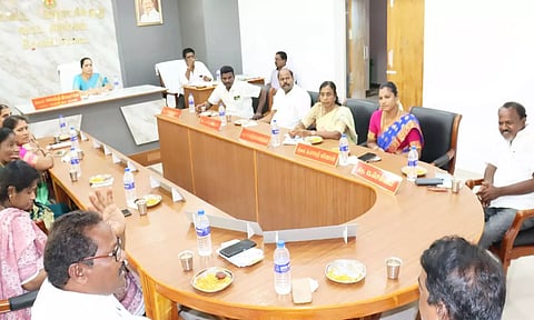 100 படுக்கைகளுடன் இ.எஸ்.ஐ. மருத்துவமனை தொடங்க வேண்டும்