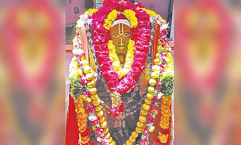 &nbsp;சிறப்பு அலங்காரத்தில் ராகவேந்திர சுவாமி.&nbsp;