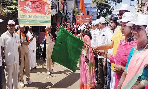 பெண்கள் பாதுகாப்பு விழிப்புணர்வு பேரணியை கலெக்டர் ஷஜீவனா, கம்பம் ராமகிருஷ்ணன் எம்.எல்.ஏ. ஆகியோர் தொடங்கி வைத்தனர்.