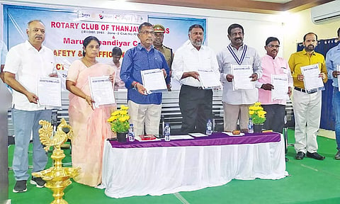 தஞ்சை கல்லூரியில் விழிப்புணர்வு நிகழ்ச்சி நடந்தது.
