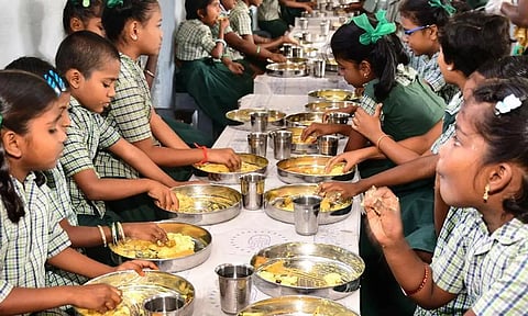 முதலமைச்சரின் காலை உணவு திட்டத்தை பார்வையிட்ட தெலுங்கானா அரசு அதிகாரிகள்