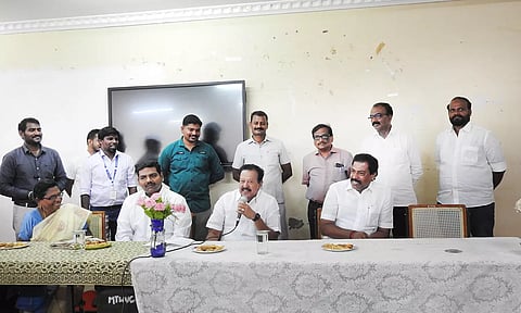நிகழ்ச்சியில் அமைச்சர் பொன்முடி பேசினார். அருகில் செந்தில்குமார் எம்.எல்.ஏ. உள்பட பலர் உள்ளனர்.