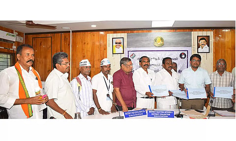 ராமநாதபுரம் மாவட்டத்தில் உள்ள 4 தொகுதிகளுக்கான மறு சீரமைக்கப்பட்ட வாக்குச்சாவடிகளின் இறுதிப்பட்டியலை கலெக்டர் விஷ்ணுசந்திரன் வெளியிட்டார்.&nbsp;