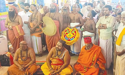யாகசால பூஜைகள் திருவாவடுதுறை ஆதீனம் மற்றும் மடாதிபதிகள் தரிசனம் செய்தனர்.
