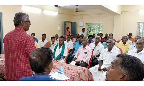 நீர் நிர்வாகம், நீர் சிக்கனம் குறித்து  விவசாயிகளுக்கு பயிற்சி நடைபெற்ற போது எடுத்த படம்.