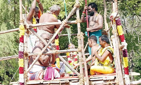 சுப்பிரமணியசாமி கோவிலில்  இன்று காலை குடமுழுக்கு நடந்தது.
