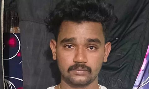 கொடைக்கானலில் இருந்து கேரளாவுக்கு கஞ்சா எண்ணெய் கடத்திய கல்லூரி மாணவர்