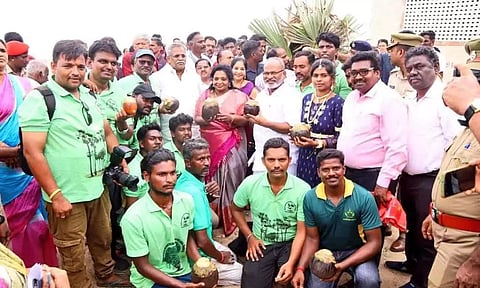 பனை விதை விழாவை கவர்னர் தமிழிசை தொடங்கி வைத்த காட்சி.
