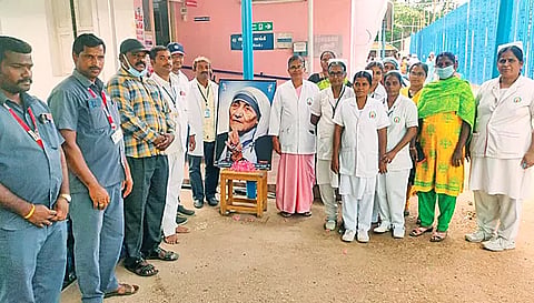 அன்னை தெரசா நினைவு நாளை ஒட்டி கண் தானம் குறித்த விழிப்புணர்வு பேரணி