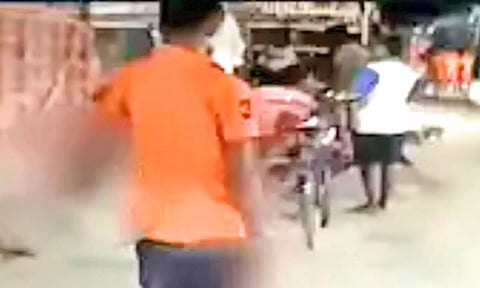 துண்டான கையை மற்றொரு கையில் எடுத்து சென்ற வாலிபர்