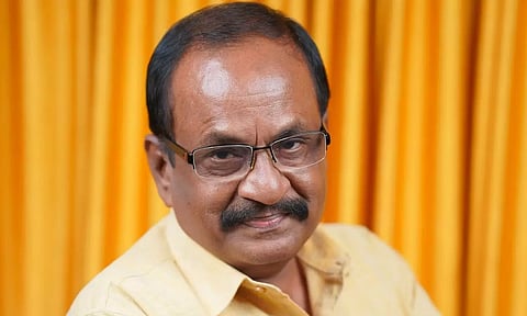 மாரிமுத்து உடலுக்கு நேரில் அஞ்சலி செலுத்திய திரைப்பிரபலங்கள்