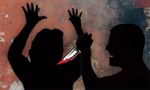 பாட்டியை கத்தியால் வெட்டிய பேத்தி கைது