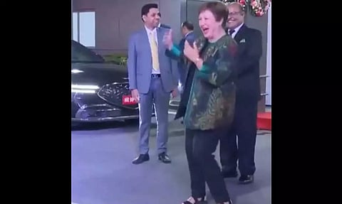 டெல்லி  விமான நிலையத்தில் உற்சாக நடனமாடிய ஐ.எம்.எப். தலைவர்