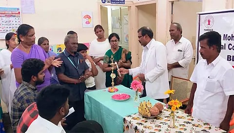 ரத்ததான முகாம் நடைபெற்ற போது எடுத்த படம்.&nbsp;