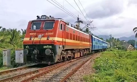 பெங்களூரு-கன்னியாகுமரி எக்ஸ்பிரஸ் மாற்றுப்பாதையில் இயக்கம்
