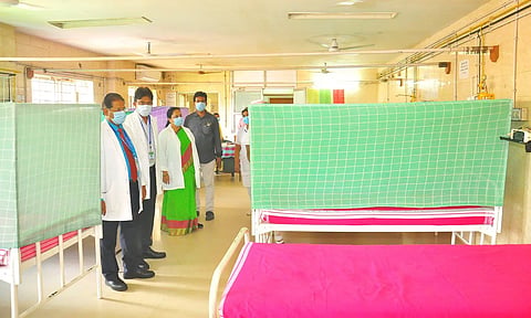 குமரி மாவட்டத்தில் காய்ச்சல் பாதித்தவர்களுக்கு சிகிச்சை அளிக்க அரசு ஆஸ்பத்திரியில் தனி வார்டுகள் தொடக்கம்