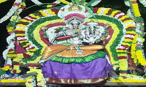 சித்தலூர்  பெரியநாயகி அம்மன் கோவிலில் ஊஞ்சல் உற்சவம்