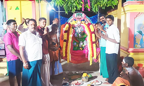 &nbsp;ஆவணி மாத அமாவாசை முன்னிட்டு முத்தாலம்மனுக்கு ஊஞ்சல் உற்சவம் நடந்த காட்சி.