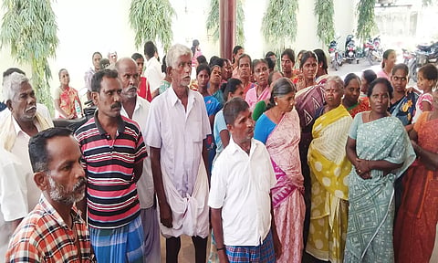 ஆத்தூர் யூனியன் அலுவலகத்தில் முற்றுகை போராட்டம் நடத்திய பொதுமக்கள்.