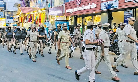 போலீசார் அணிவகுப்பு ஒத்திகை நிகழ்ச்சி நடந்தது.
