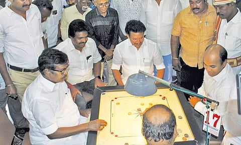 கேரம் போட்டியை அமைச்சர் அன்பில்மகேஸ் பொய்யாமொழி தொடங்கி வைத்தார்.
