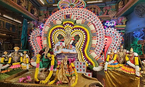 மணக்குள விநாயகருக்கு தங்க கவச அலங்காரத்தில் அமெரிக்க வைர கிரீடம் அணிவிப்பு