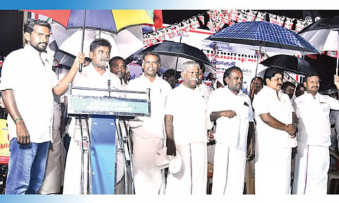 அண்ணா பிறந்த நாள் பொதுக்கூட்டத்தில் செந்தில்நாதன் எம்.எல்.ஏ. பேசினார்.