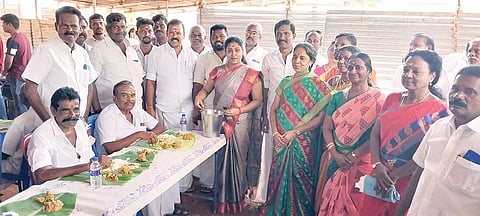சாக்கோட்டை சேர்மன் சரண்யா செந்தில்நாதன் அன்னதானத்தை தொடங்கி வைத்தபோது எடுத்த படம்.
