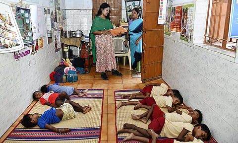 பழனிசெட்டிபட்டி அங்கன்வாடி மையத்தில் கலெக்டர் ஷஜீவனா ஆய்வு மேற்கொண்டார்.
