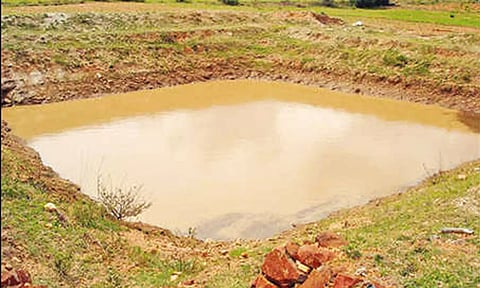 வறட்சியிலும் கவலை வேண்டாம், மழைநீரை சேமிக்கும் பண்ணை குட்டை