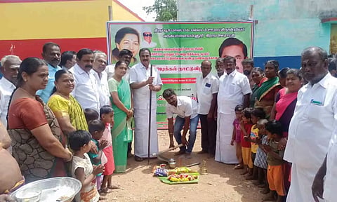 &nbsp;புதிய திட்டப்பணிகளை எம் .எஸ் .எம் .ஆனந்தன் எம் எல். ஏ., தொடங்கி  வைத்த போது எடுத்த படம்.