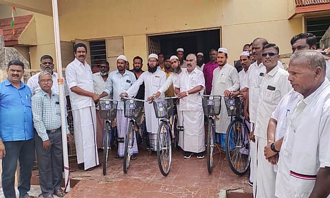 &nbsp;செஞ்சி மசூதிகளில் பணிபுரியும் உலமாக்களுக்கு இலவச சைக்கிள்களை  அமைச்சர் செஞ்சி மஸ்தான் வழங்கினார்.