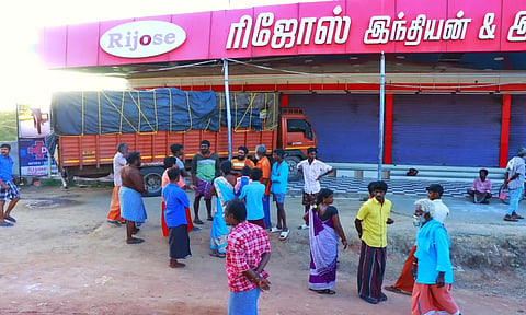 ஒழுகினசேரியில் இன்று காலை விபத்து - பர்னிச்சர் கடைக்கு புகுந்த டெம்போ