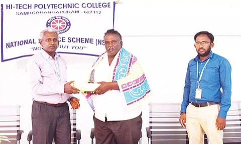 ஹைடெக் பாலிடெக்னிக் கல்லூரியில்  நாட்டு நலப்பணி திட்ட நாள் விழா