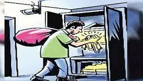 மத்திய அரசு அலுவலர் வீட்டில் 25 பவுன் நகை-பணம் கொள்ளை