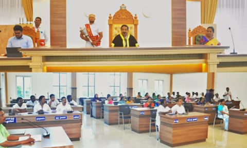 நாகர்கோவில் மாநகராட்சி கூட்டம்: பொது மக்களுக்கு தங்கு தடையின்றி குடிநீர் கிடைக்க நடவடிக்கை  மேயர் மகேஷ் தகவல்