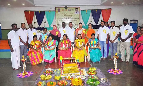 சமுதாய வளைகாப்பு விழாவில் பங்கேற்றவர்கள்.