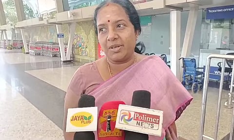 டெல்லி செல்வதற்கு முன்பாக கோவை விமான நிலையத்தில் நிருபர்களுக்கு பேட்டி அளித்த வானதி சீனிவாசன் எம்.எல்.ஏ.