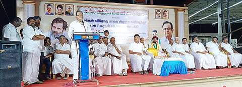 ராமேசுவரத்தில் நடைபெற்ற இந்திய ஒற்றுமை பயண ஓராண்டு நிறைவு விழா பொதுக் கூட்டத்தில் முன்னாள் மத்திய மந்திரி ப.சிதம்பரம் பேசிய காட்சி.