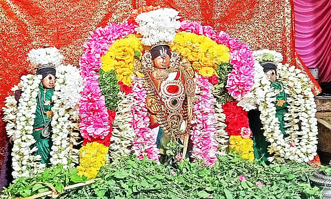 செங்கோட்டை பகுதியில்  பெருமாள் கோவிலில் கருடசேவை