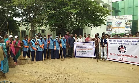 தூய்மை பணி முகாமில் கலந்து கொண்டவர்களை படத்தில் காணலாம்.