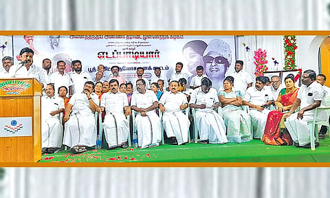 ஆலோசனை கூட்டத்தில் புறநகர் மாவட்ட செயலாளர் இசக்கி சுப்பையா எம்.எல்.ஏ. பேசியபோது எடுத்தபடம்.&nbsp;