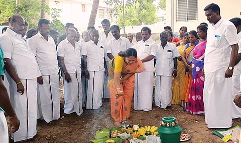 புதிய வருவாய் ஆய்வாளர் அலுவலகம் மற்றும் குடியிருப்பு கட்டுவதற்கான பூமி பூஜை நடைபெற்றது.
