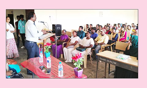 கீழக்கரை செய்யது ஹமீதா கல்லூரியில் நடைபெற்ற நிகழ்ச்சியில் முதல்வர் ராஜசேகர் தலைமை தாங்கி பேசியபோது எடுத்தபடம்.