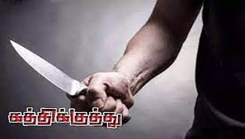 வீட்டு வாசலில் இருந்த  காலணியை தள்ளிவிட்டதை தட்டி கேட்ட பெண்ணுக்கு கத்திகுத்து
