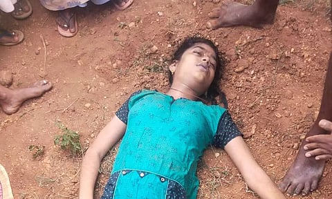 இரட்டைக்குழந்தைகள் பிறந்த 20 நாளில் கணவருடன் ஏற்பட்ட தகராறில் இளம்பெண் தற்கொலை