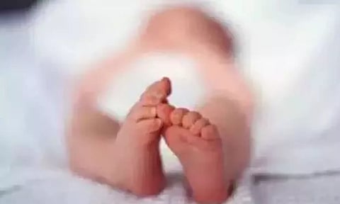 கோவை அருகே 1½ வயது பெண் குழந்தையின் உடலை தோண்டி எடுத்து பிரேத பரிசோதனை
