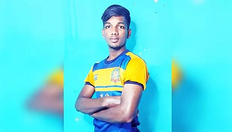 மாநில கபடி அணிக்கு தேர்வு செய்யப்பட்டுள்ள மாணவர் வி.சுரேஷ்குமார்.
